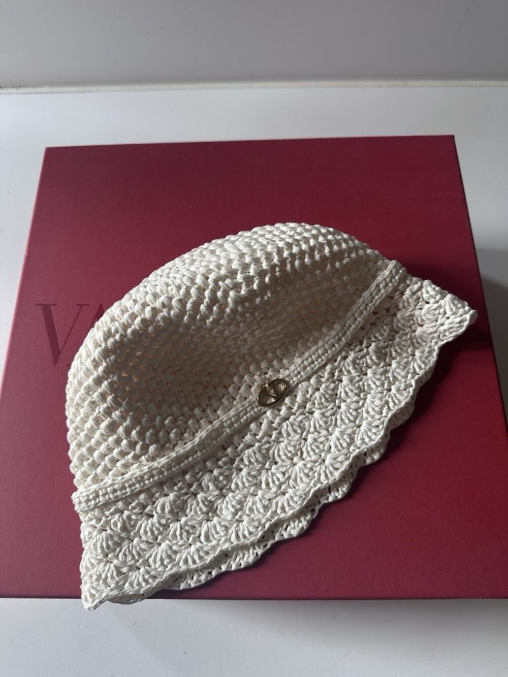 Valentino Garavani Crochet Bucket Hat in Bianco & Gold - Picture 12 of 13